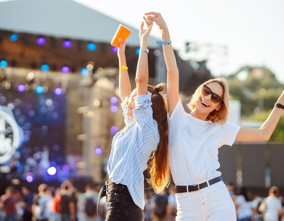 Забудьте о стрессе: в России создали напиток, который активирует "гормон счастья"