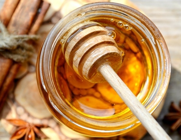 Пчеловод знает: какой мед идеально подойдет для безупречной выпечки