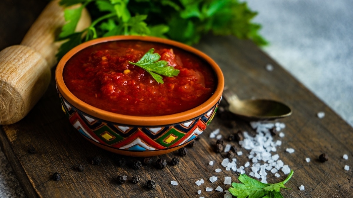 Сацебели по-домашнему: пошаговый рецепт от шеф-повара, который легко воспроизвести на своей кухне Сацебели по-домашнему: пошаговый рецепт от шеф-повара, который легко воспроизвести на своей кухне