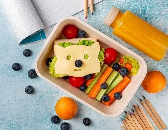 Школьный ланч-бокс: как собрать полезный обед ребенку за 15 минут