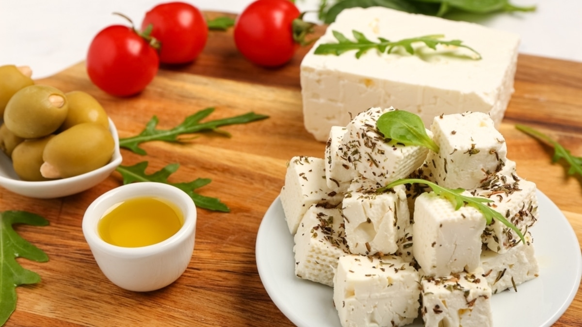 Греки используют фету только так: как приготовить аутентичный салат Греки используют фету только так: как приготовить аутентичный салат