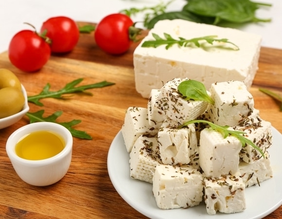 Греки используют фету только так: как приготовить аутентичный салат Греки используют фету только так: как приготовить аутентичный салат