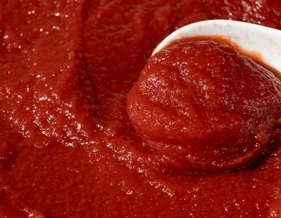 Не выбрасывайте перезревшие помидоры! Шеф-повар раскрыл рецепт идеальной томатной пасты
