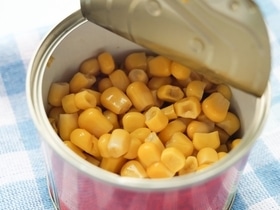 Королева салатов или калорийная бомба? Врач-диетолог — о скрытой правде консервированной кукурузы