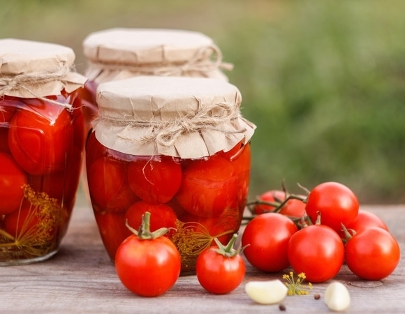 Банки повзрываются, вкусно не получится: какие помидоры не стоит консервировать Банки повзрываются, вкусно не получится: какие помидоры не стоит консервировать