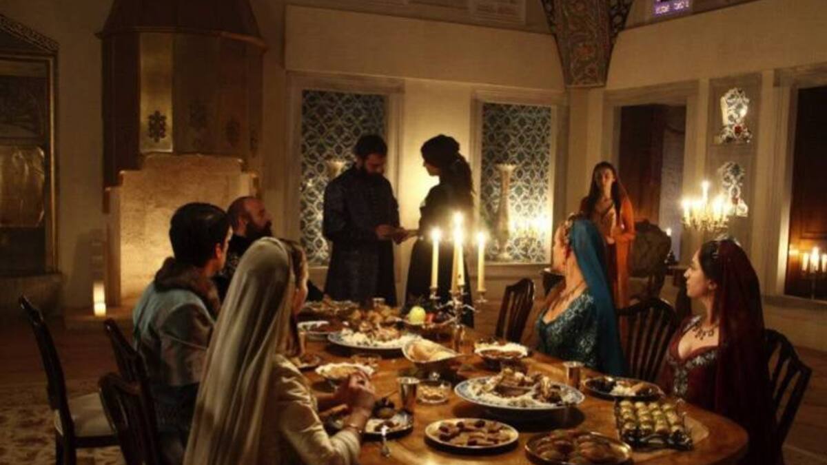 Кулинарные ляпы "Великолепного века": на столе султана Сулеймана нашли сразу несколько "гостей из будущего"
