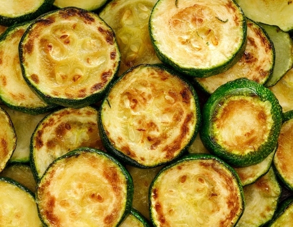 Кабачки будут хрустеть и не расползутся при жарке: узнали 2 секрета шеф-поваров Кабачки будут хрустеть и не расползутся при жарке: узнали 2 секрета шеф-поваров