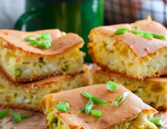 Сможет приготовить даже холостяк: в соцсетях обсуждают рецепт пирога, где для теста нужно всего 4 ингредиента