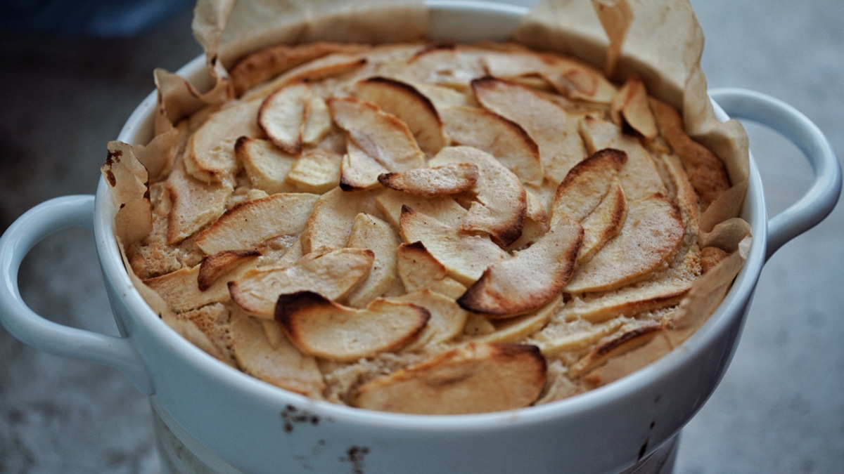 Цветаевский яблочный пирог: попробуйте рецепт не на кефире, а на сметане — и в тесте, и в заливке Цветаевский яблочный пирог: попробуйте рецепт не на кефире, а на сметане — и в тесте, и в заливке