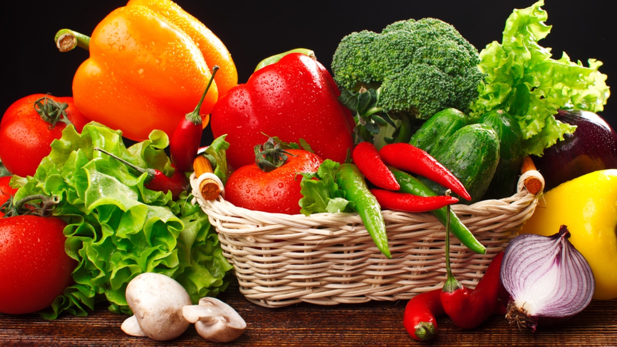 "Лучше заморозить, чем 5 дней хранить в холодильнике": нутрициолог развенчала главный миф о свежих овощах