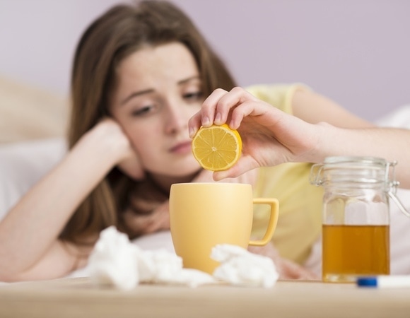 А мы верили! Врач объяснил, почему при простуде бесполезно налегать на цитрусовые 