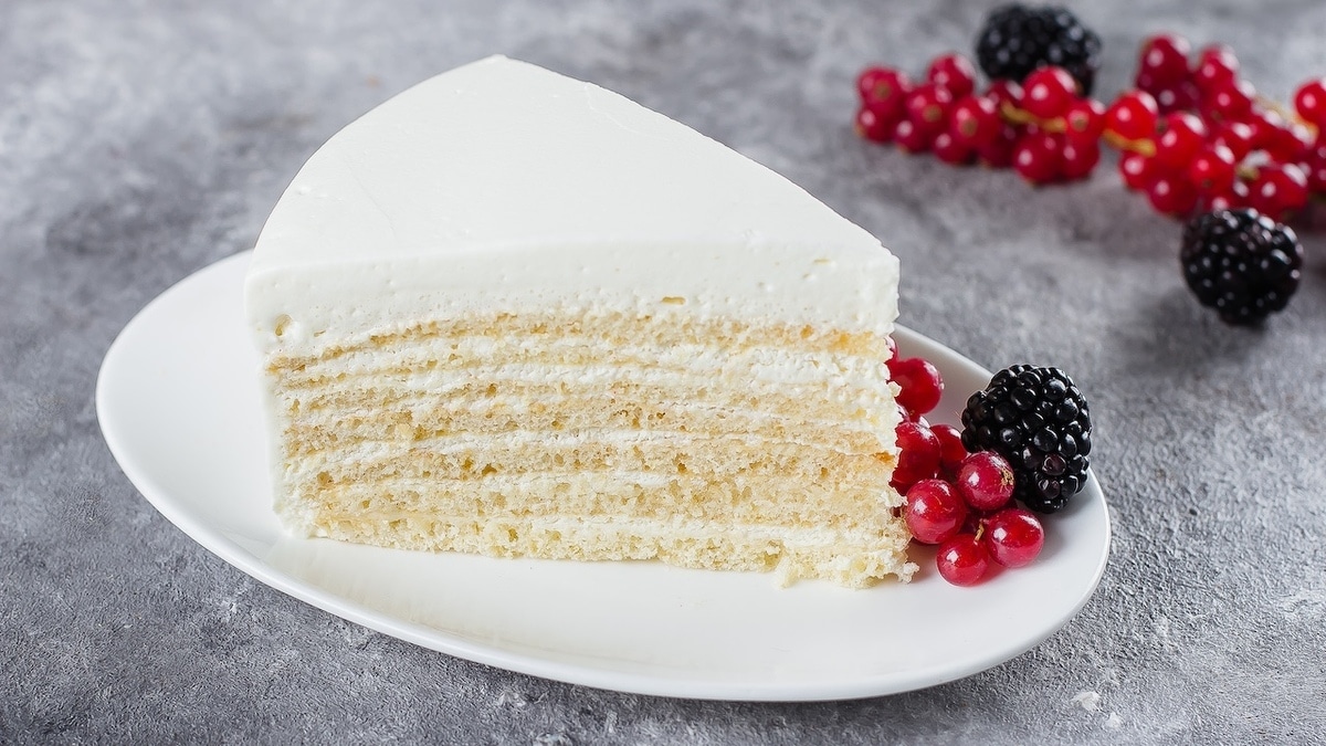 Какой крем выбрать для торта "Молочная девочка"? Сравнили 4 варианта