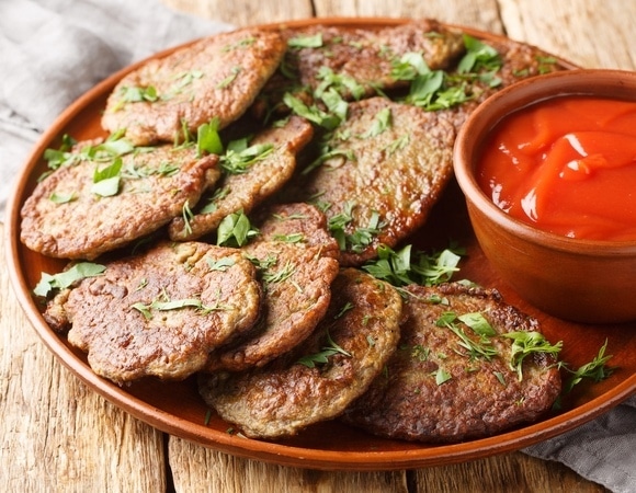 Используйте эти 2 добавки в печеночных котлетах — даже "не фанаты" оценят Используйте эти 2 добавки в печеночных котлетах — даже "не фанаты" оценят
