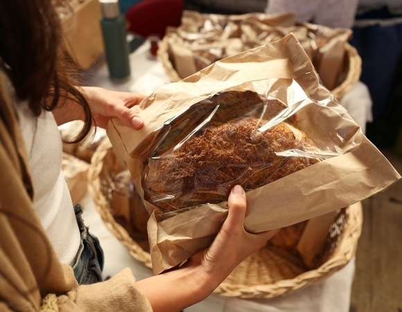 Главный миф о "пустых калориях" в хлебе развенчан: какой батон на самом деле полезен для кишечника