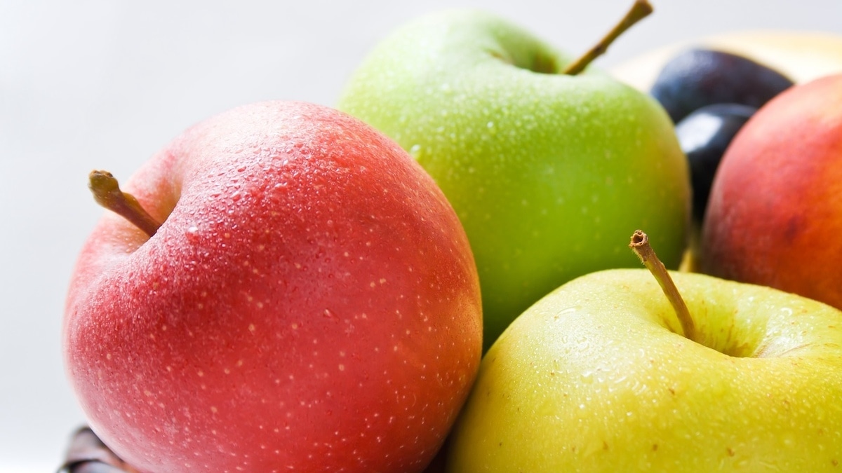 Диетолог посоветовала остерегаться "идеальных" яблок — почему?