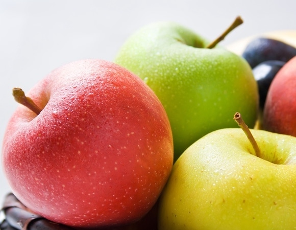 Диетолог посоветовала остерегаться "идеальных" яблок — почему?