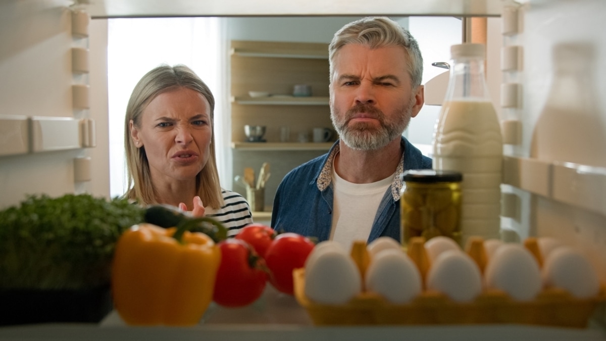 Не делайте так! 10 пар продуктов, которые "убивают" друг друга в холодильнике — а вы теряете деньги