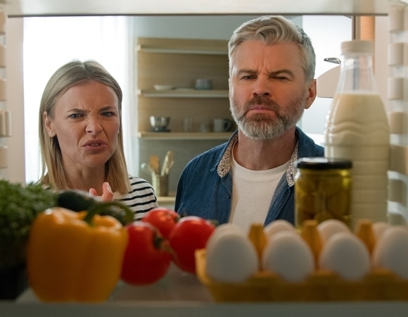 Не делайте так! 10 пар продуктов, которые "убивают" друг друга в холодильнике — а вы теряете деньги