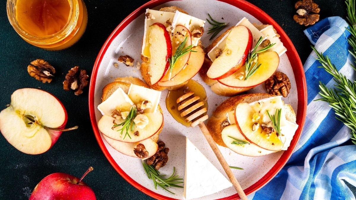 Что приготовить вкусненького из яблок? Шеф-повар предлагает рецепт трех "Спасов" — фрукты, мед и орехи