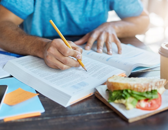 Питание во время экзаменов: как еда влияет на оценки и концентрацию