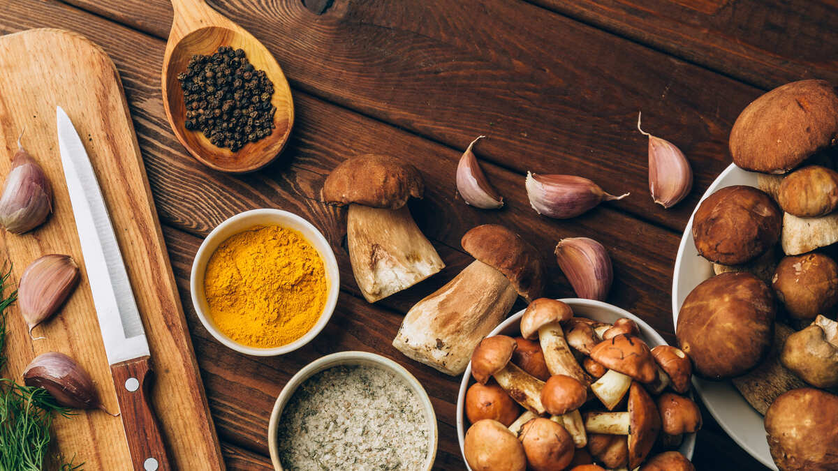 Что приготовить из белых грибов: рецепты блюд и секреты обработки от шеф-поваров Что приготовить из белых грибов: рецепты блюд и секреты обработки от шеф-поваров