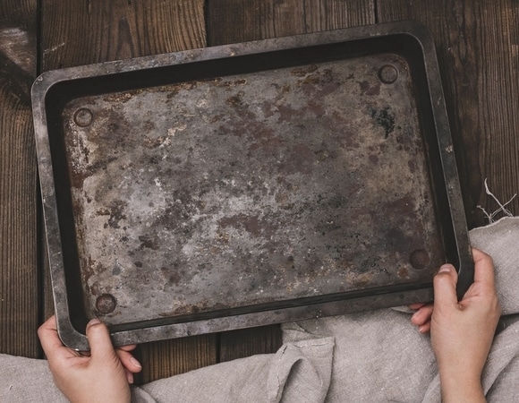 Как отмыть противень от нагара: 4 способа, которые работают даже у ленивых