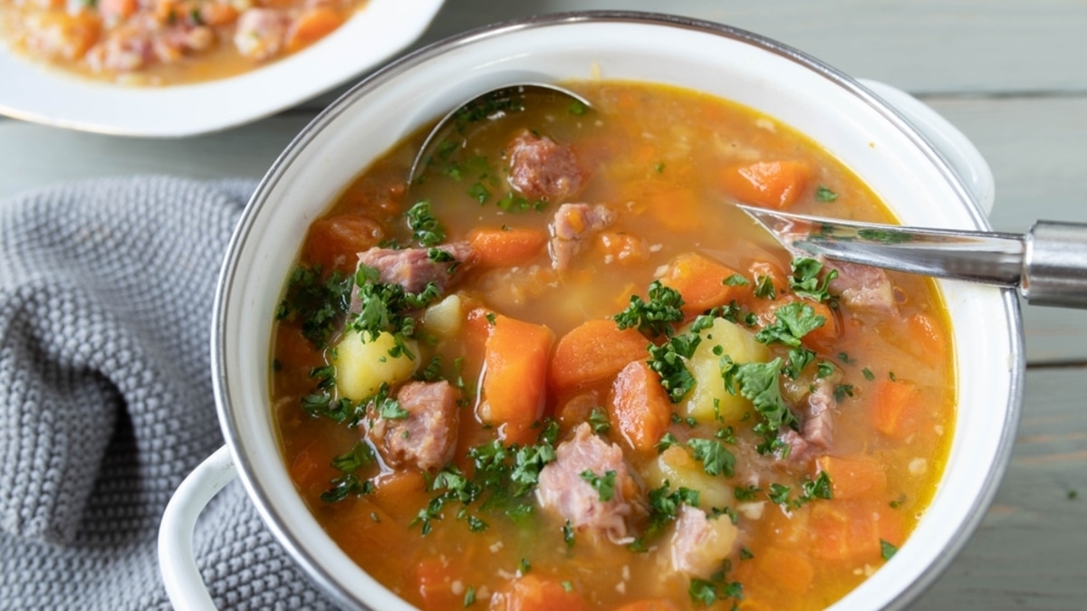 "Посторонний запах": эксперт объяснила, почему нельзя оставлять половник в кастрюле "Посторонний запах": эксперт объяснила, почему нельзя оставлять половник в кастрюле