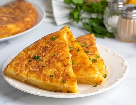 Омлет как в детском садике: кулинары раскрыли 3 способа добиться идеальной текстуры