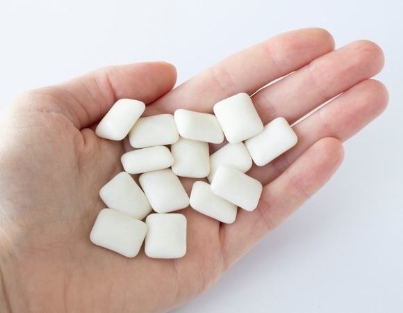 Для чего вообще жевать жвачку? Стоматолог дал развернутый ответ