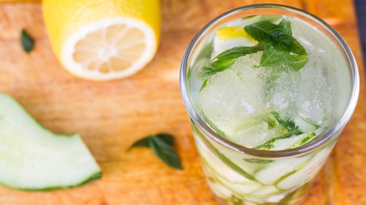 Вода с этой добавкой эффективнее лимонной — вот что будет, если пить ее каждый день 