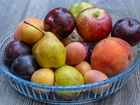 Яблоки и груши — верные союзники в борьбе с этим заболеванием, уверен доктор Мясников Яблоки и груши — верные союзники в борьбе с этим заболеванием, уверен доктор Мясников