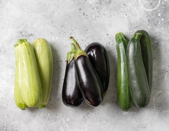 Можно ли есть кабачки и баклажаны с кожурой и семечками? Можно ли есть кабачки и баклажаны с кожурой и семечками?