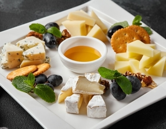 Король среди сыров: доктор Мясников назвал самый полезный — не сулугуни и даже не брынза