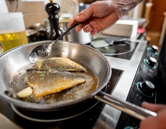 Не торопитесь: раскрыт секрет хрустящей корочки на рыбе — и на белой, и на красной