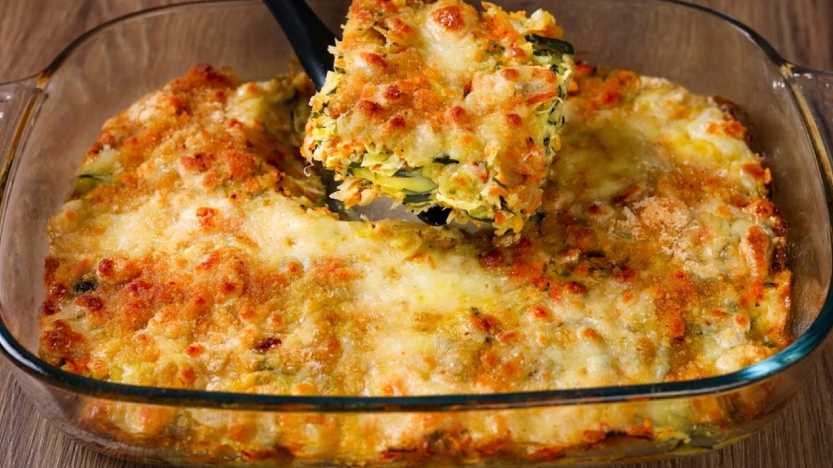 Устали делать заготовки из кабачков? Попробуйте приготовить эту запеканку