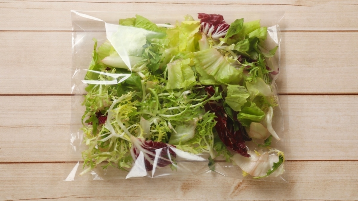 "Уже вымыто": доверять ли надписи? Нутрициолог раскрыла правду о зелени из пакета