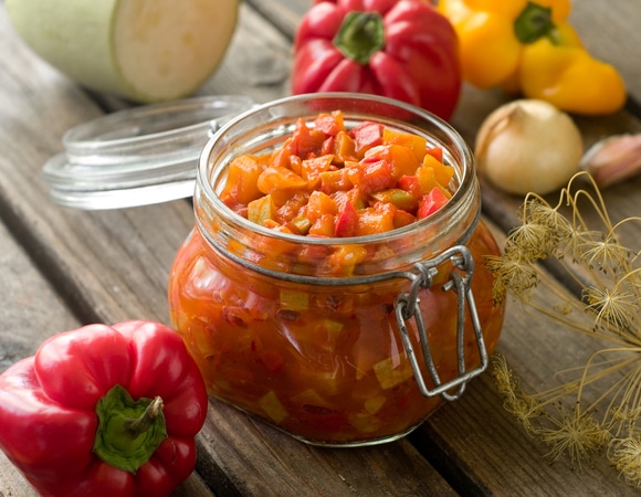 "Уже не лечо, а какая-то закрутка": шеф-повар раскрыл, как изящно добавить кабачки в классический рецепт