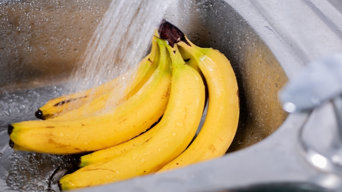Почему бананы обязательно нужно мыть — предупреждением поделились в Роспотребнадзоре