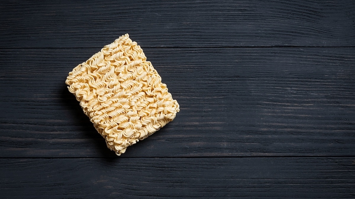 "Делать по инструкции": чем опасна привычка есть быструю лапшу "всухую"? "Делать по инструкции": чем опасна привычка есть быструю лапшу "всухую"?