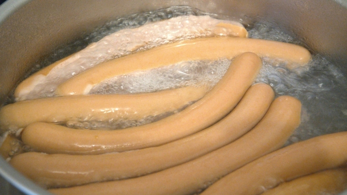 Вечный спор на кухне: нужно ли на самом деле варить сосиски? Вечный спор на кухне: нужно ли на самом деле варить сосиски?