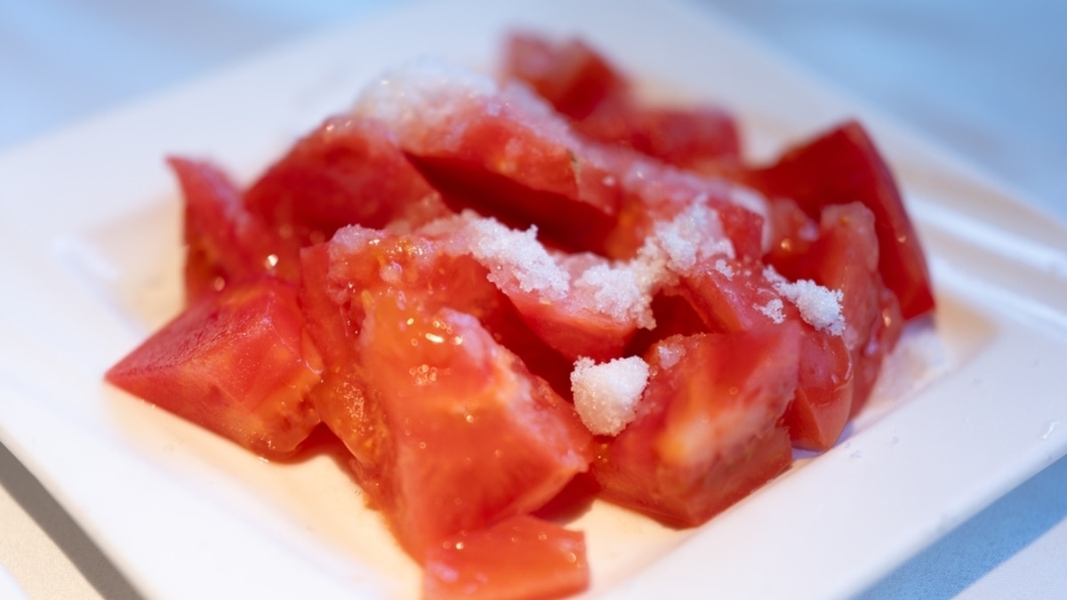 Секрет идеального соуса: зачем опытные хозяйки замораживают помидоры