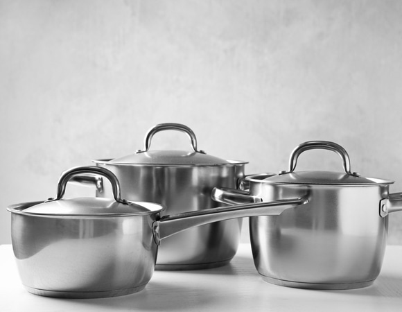 "Такую посуду использовать нельзя": когда пора попрощаться со старыми кастрюлями? "Такую посуду использовать нельзя": когда пора попрощаться со старыми кастрюлями?