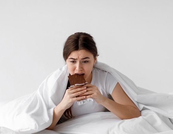 Даже шоколад не к месту: названы продукты, которые противопоказаны тревожным людям