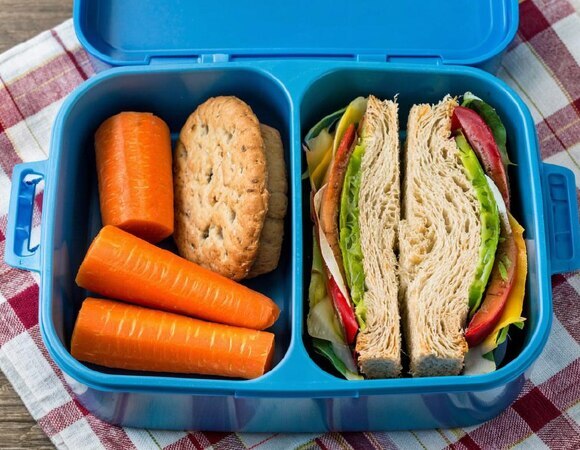 Минус одна головная боль у родителей: топ-5 идей завтраков для школьников + рецепт морковного печенья