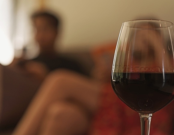 "Больше спали, меньше тревожились": доктор высказалась о продлении жизни с помощью алкоголя "Больше спали, меньше тревожились": доктор высказалась о продлении жизни с помощью алкоголя