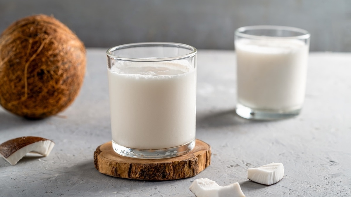 Есть ли смысл заменять коровье молоко кокосовым — высказался диетолог Бобровский Есть ли смысл заменять коровье молоко кокосовым — высказался диетолог Бобровский