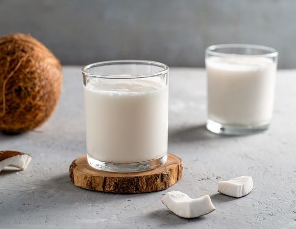 Есть ли смысл заменять коровье молоко кокосовым — высказался диетолог Бобровский Есть ли смысл заменять коровье молоко кокосовым — высказался диетолог Бобровский