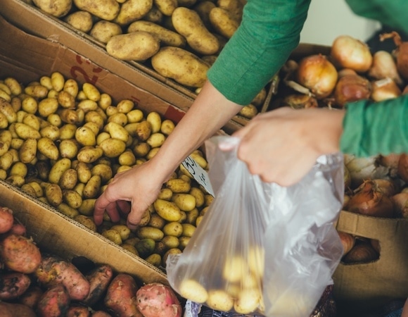 "Угроз стабильности нет": экономист сказал, как осенью изменятся цены на овощи, мясо и крупы