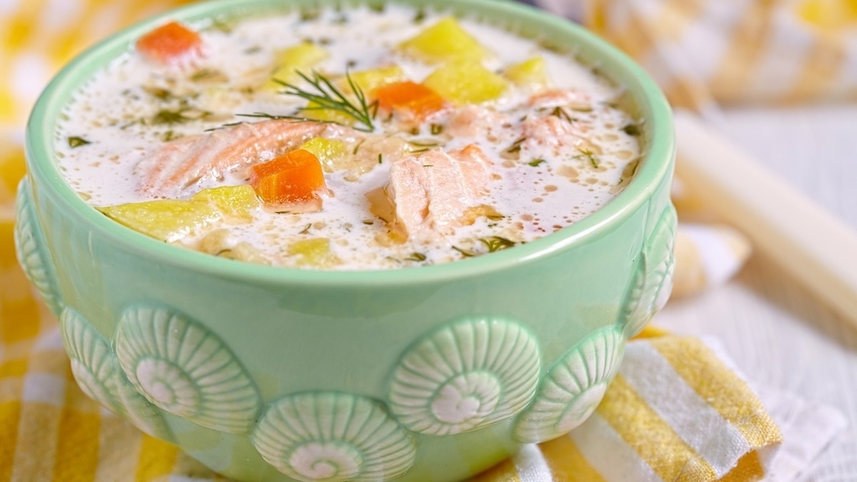 Пищевой парадокс: почему уха со сливками безопасна, а соленая рыба с молоком — нет