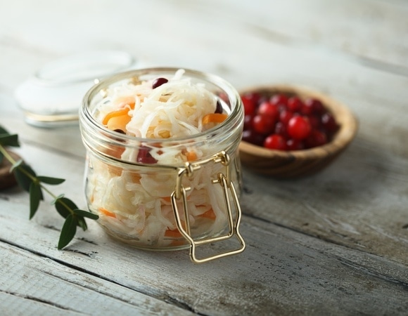 Клюква или брусника? Шеф-повар сказала, какую ягоду стоит добавить в квашеную капусту Клюква или брусника? Шеф-повар сказала, какую ягоду стоит добавить в квашеную капусту